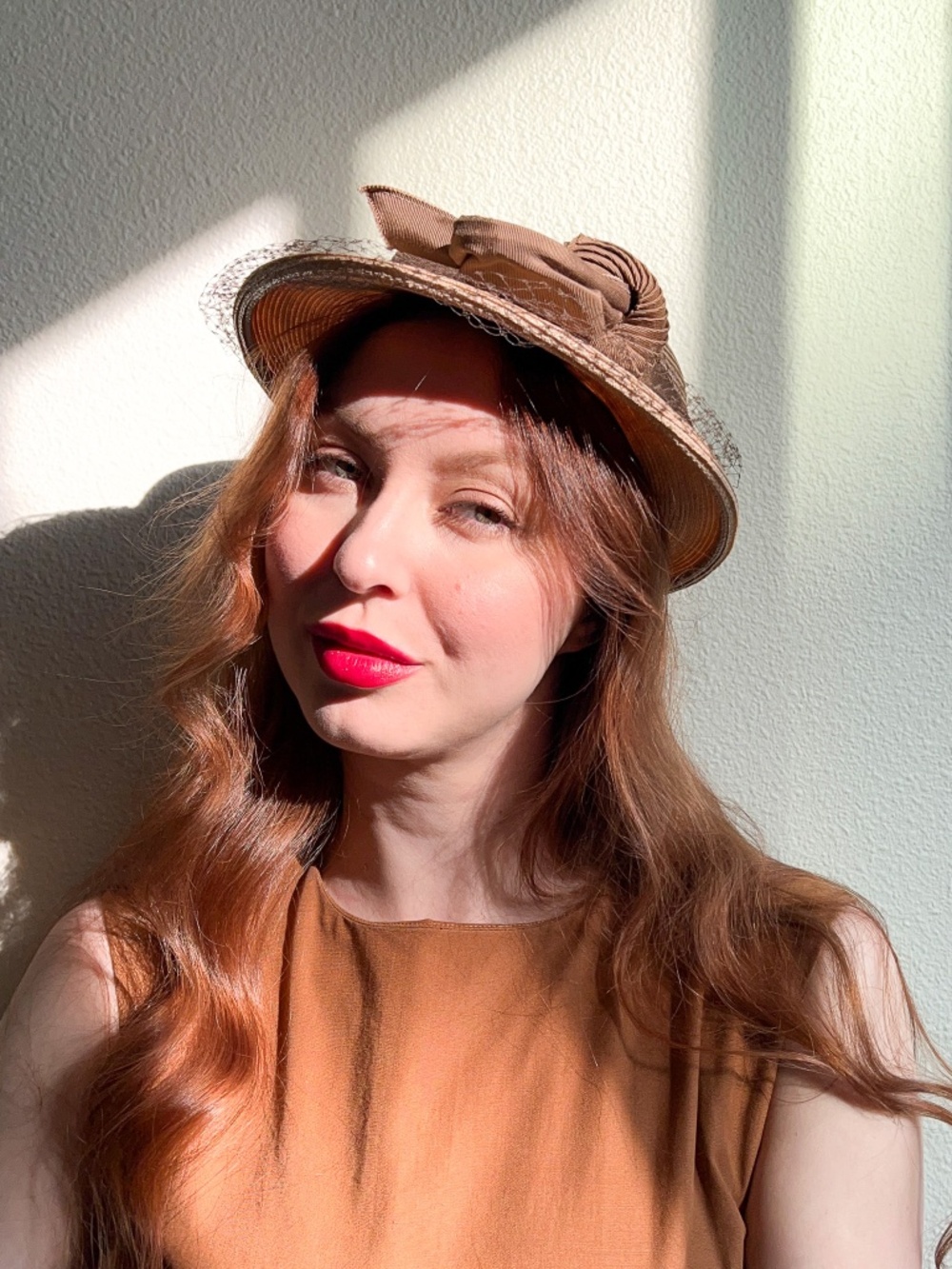 Vintage 1940s Straw Hat With Brown Netting - Picture 2 of 9